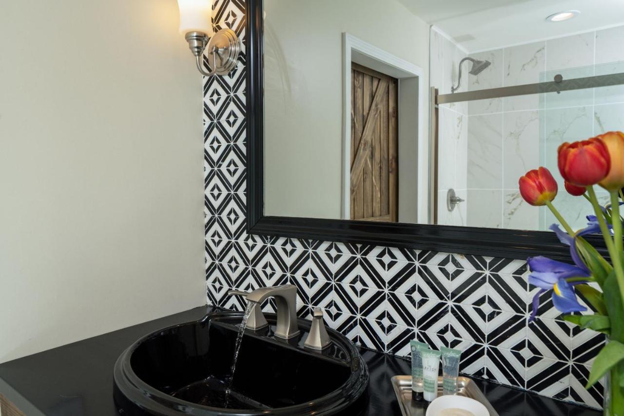 Magnolia Manor And Chapel Bed & Breakfast Humboldt Екстериор снимка