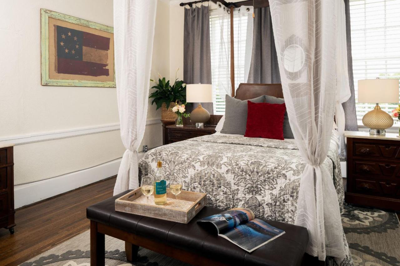 Magnolia Manor And Chapel Bed & Breakfast Humboldt Екстериор снимка