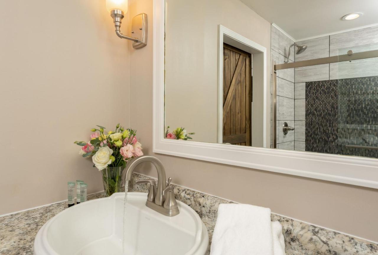 Magnolia Manor And Chapel Bed & Breakfast Humboldt Екстериор снимка